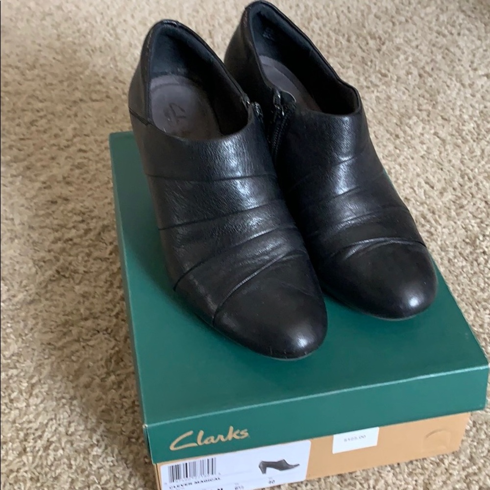 Clark black ankle booties size 8.5